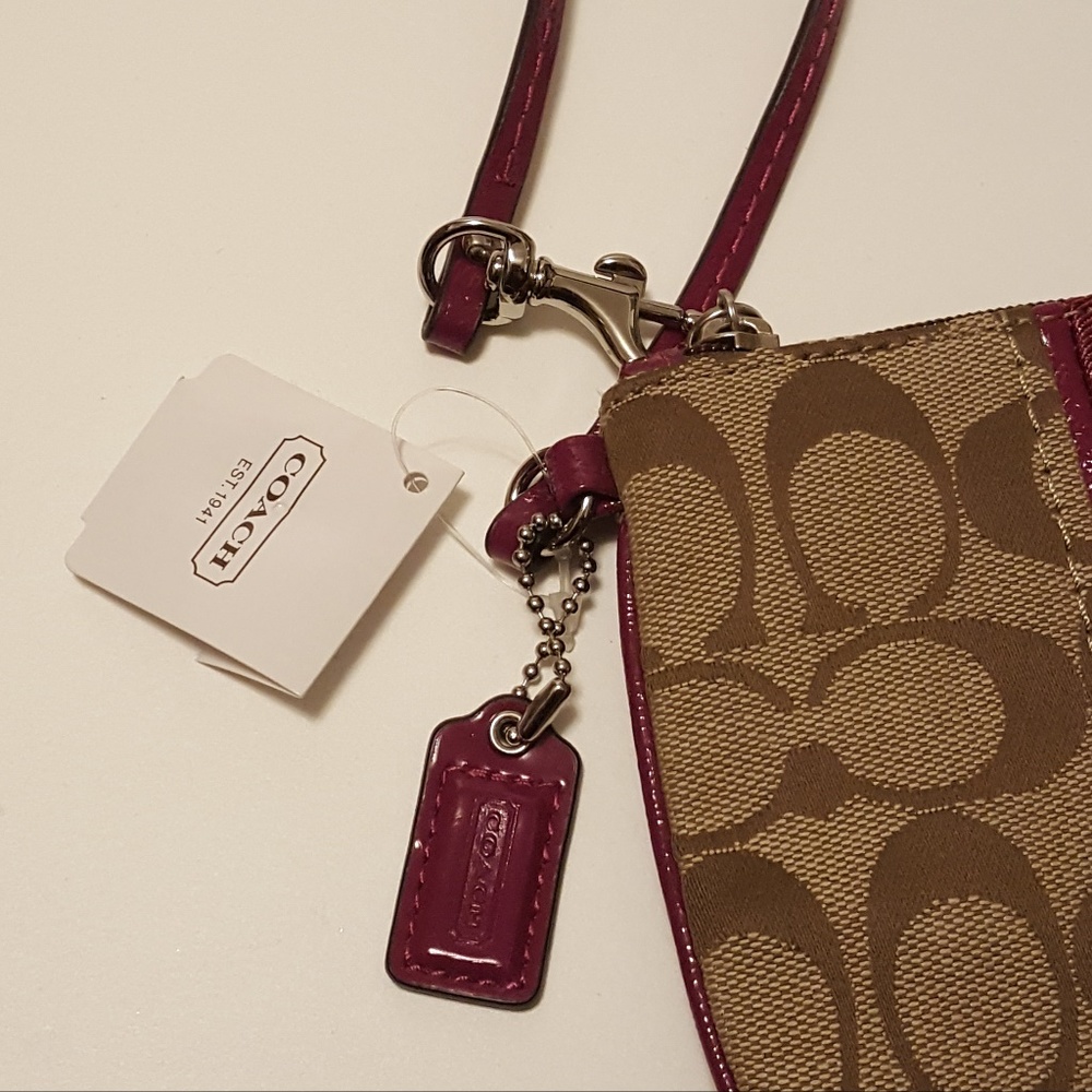 Coach Wristlet Passion Berry NWT - Picture 3 of 5